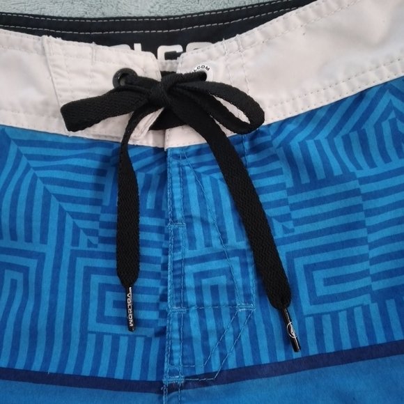 Volcom Boy's Swiming Short Size XS - Picture 3 of 4
